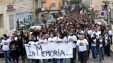 Marche silencieuse à Corte en hommage à Antoine Casanova, étudiant tué par balle (10 février 2010) (AFP / Stephan Agostini)