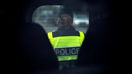 Une policière à Toulouse, le 22 avril 2022. (FREDERIC SCHEIBER / HANS LUCAS / AFP)