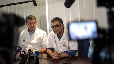 Yazdan Yazdanpanah, chef du service des maladies infectieuses à l'hôpital Bichat à Paris, lors d'une conférence de presse le 29 janvier 2020. (CHRISTOPHE ARCHAMBAULT / AFP)