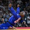 Le judoka Teddy Riner après sa victoire aux Jeux olympiques de Paris, le 2 août 2024. (MUSTAFA CIFTCI / ANADOLU / AFP)