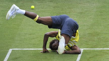 Ga&euml;l Monfils contre Andrey Golubev au tournoi du Queen's de Londres, le 9 juin 2009. (KIERAN DOHERTY / REUTERS)