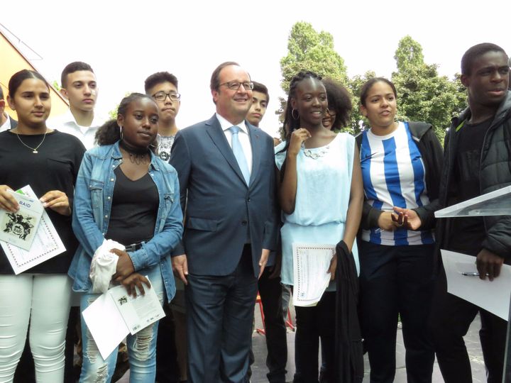 L'ancien président François Hollande participe à une remise de diplômes au collège Jean-Vilar de Grigny (Essonne), le 27 juin 2017. (MAXPPP)