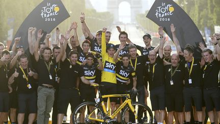 Chris Froome et le team Sky (POOL STEPHANE MANTEY / BELGA MAG)