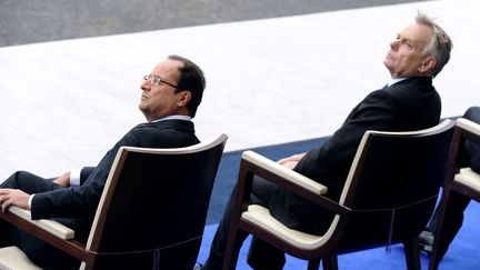 Le pr&eacute;sident Fran&ccedil;ois Hollande et le Premier ministre Jean-Marc Ayrault, le 14 juillet 2012 &agrave; Paris. (BERTRAND GUAY / AFP)