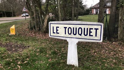 Le masque est désormais obligatoire dans la rue dans le centre-ville du Touquet (Haiuts-de-France), le 1er août 2020. (EMMANUEL BOUIN / RADIOFRANCE)