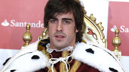 Le pilote de F1 Fernando Alonso d&eacute;guis&eacute; en roi mage, &ccedil;a donne envie de croire au p&egrave;re No&euml;l... (JUAN CARLOS HIDALGO / EFE / SIPA)