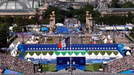 Une vue à couper le souffle sur l'esplanade des Invalides, le 28 juillet 2024, lors des épreuves de tir à l'arc. (ALEX PANTLING / AFP)