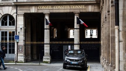 L'entrée principale du Conseil constitutionnel dans le 1ᵉʳ arrondissement de Paris, le 19 avril 2024. (ANDREA SAVORANI NERI / NURPHOTO / AFP)