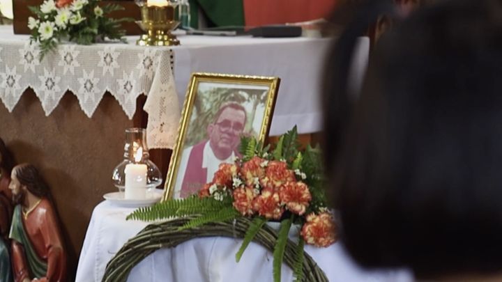 Hommage rendu au père Gabriel, janvier 2023, Chong Kaep (Thaïlande) (FRANCE 24)