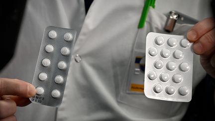 "Il y a une tension inouïe sur l'ensemble de la chaîne de soins et aussi sur celle du médicament", explique Frédéric Collet, président du syndicat pharmaceutique Les entreprises du médicament (LEEM). (GERARD JULIEN / AFP)