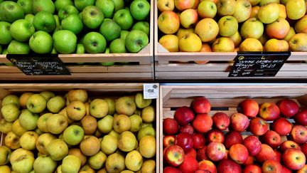 Des pommes dans un supermarché de l'Ouest de la France en octobre 2018. (GEORGES GOBET / AFP)