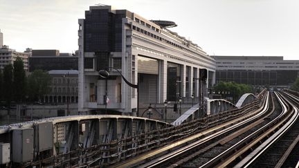 Le ministère de l'Economie, des Finances et de l'Industrie, dans le quartier de Bercy (12e arrondissement de Paris).&nbsp; (MANUEL COHEN / AFP)