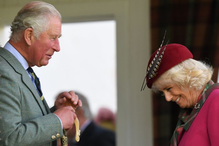Le prince Charles et son épouse Camilla, duchesse de Cornouailles, à Braemar, en Ecosse, le 7 septembre 2019.&nbsp; (ANDY BUCHANAN / AFP)