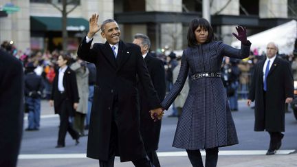 Barack Obama et sa femme Michelle lors de la parade dans les rues de Washington (Etats-Unis), le 21 janvier 2013. (CHARLES DHARAPAK / SIPA )