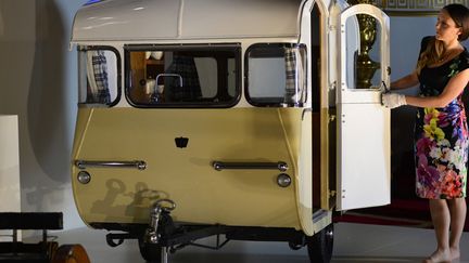 Une caravane miniature pour l'exposition "Une enfance royale", à Buckingham Palace, à Londres
 (CARL COURT / AFP)