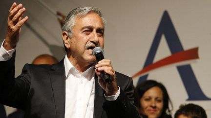 Mustafa Akinci au soir de sa victoire à la présidentielle de la République turque de Chypre du Nord. (FLORIAN CHOBLET / AFP)