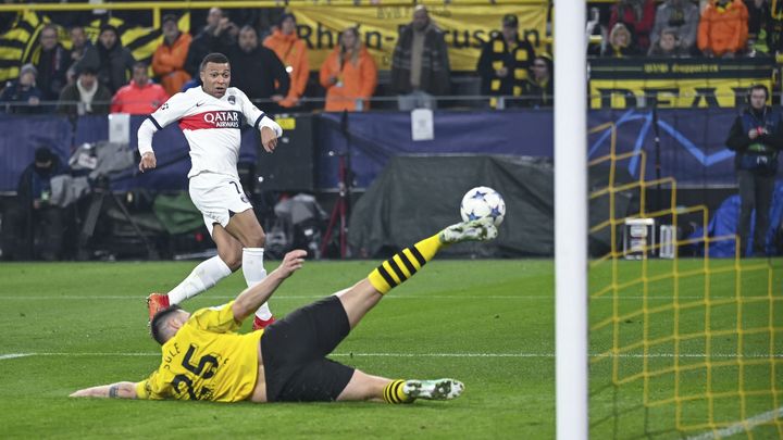 Kylian Mbappé voit son tir repoussé miraculeusement par Niklas Süle lors de Dortmund-PSG en Ligue des champions, le 13 décembre 2023. (MAXPPP)