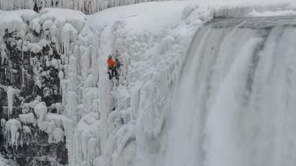 Hautes-Alpes : découverte des grimpeurs de la cascade de glace d'Aiguilles