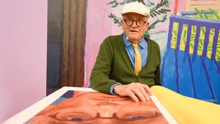 David Hockney et son livre "A Bigger Book" à la Foire du Livre de Francfort, le 19 octobre 2016
 (Arne Dedert / DPA / AFP)