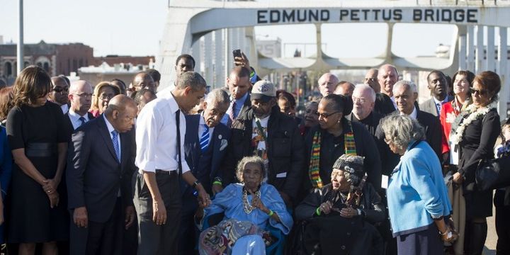 Barack Obama sur le célèbre Edmund Pettus Bridge, le 7 mars 2015.
 (Saul Loeb / AFP)