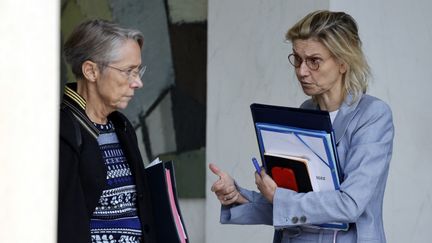 La Première ministre Elisabeth Borne et la ministre de la Transition énergétique Agnès Pannier-Runacher à l'Elysée, à Paris, le 5 octobre 2022.&nbsp; (LUDOVIC MARIN / AFP)