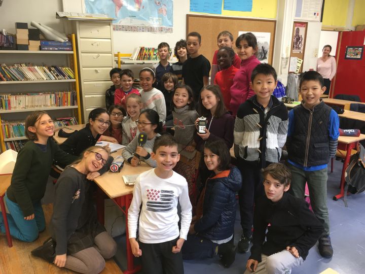 La classe de l'école Victor Cousin a posé ses questions sur la Grande Guerre au micro de franceinfo junior, depuis leur&nbsp;salle de classe cette semaine. (FRANCEINFO / RADIOFRANCE)