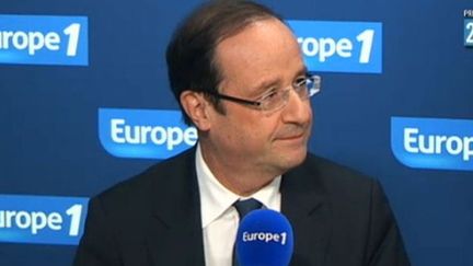 Fran&ccedil;ois Hollande, le candidat du PS &agrave; la pr&eacute;sidentielle,&nbsp;dans les studios d'Europe 1, le 7 mars 2012. (EUROPE 1 / FTVI)