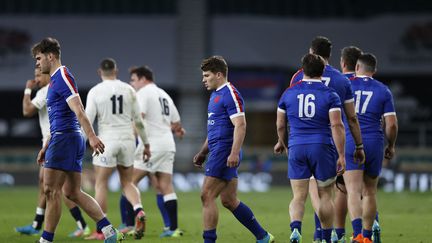 La déception du XV de France après la défaite à Twickenham face à l'Angleterre le 13 mars 2021 (ADRIAN DENNIS / AFP)