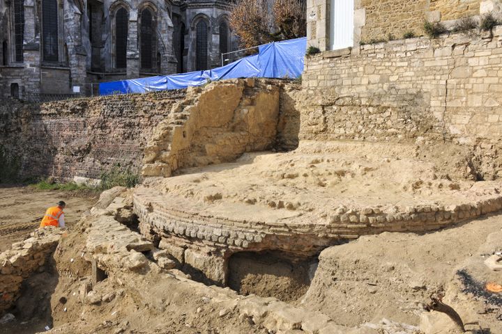 Les fouilles autour de la cathédrale du Mans ont permis de dégager de montrer de nombreux éléments, oubliés jusqu'à aujourd'hui, du passé de la ville.
 (E. Collado, Inrap)