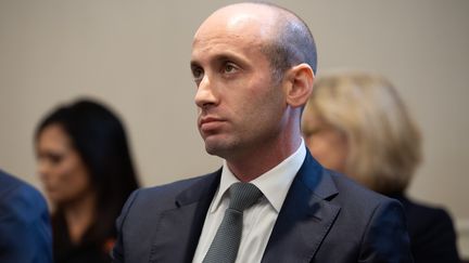 Le conseiller spécial de la Maison blanche, Stephen Miller, lors d'une rencontre entre le président américain Donald Trump et le Premier ministre irakien Adil Abdul-Mahdi, à New York, le 24 septembre. (SAUL LOEB / AFP)