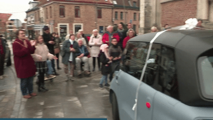 Nord : des fidèles offrent une voiture au curé de leur commune (France 3)