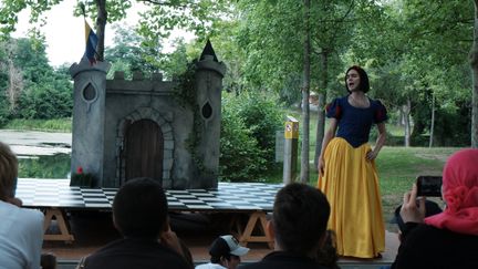 Blanche-Neige, interprétée par Thomas Fitterer dans la mise en scène de Marilyne Fontaine du texte de&nbsp;Marie Dilasser (Marine Ritchie)