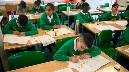 Le port de l'uniforme est obligatoire dans cette école primaire dans le nord de l'Angleterre.&nbsp; (OLI SCARFF / AFP)