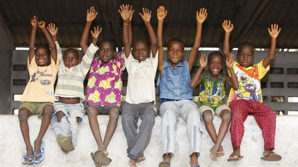 Des enfants scolaris&eacute;s dans une &eacute;cole de Lom&eacute; au Togo, le 15 f&eacute;vrier 2011.&nbsp; (PASCAL DELOCHE / GODONG / PHOTONONSTOP / AFP)