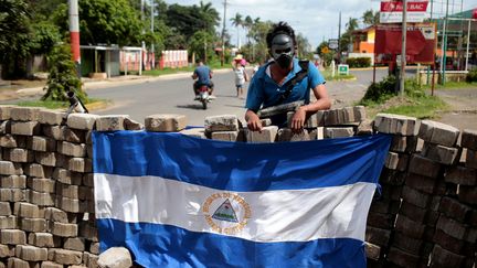 Un manifestant proteste contre le président du Nicaragua Daniel Ortega à Jinotepe, le 5 juillet 2018. (OSWALDO RIVAS / REUTERS)