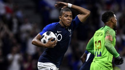 Kylian Mbappé, auteur du but tricolore face aux Etats-Unis, samedi 9 juin 2018 au Groupama Stadium de Décines (Rhône). (JEFF PACHOUD / AFP)