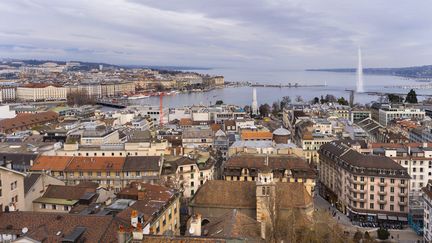 Vue de la vieille ville de Genève, le 4 janvier 2023. (VINCENT ISORE / MAXPPP)