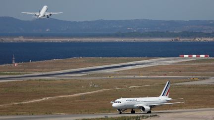 Les services français ont expulsé jeudi 4 août 2016 vers l'Algérie un ressortissant de ce pays susceptible de constituer une menace pour l'ordre public, annonce le ministère de l'Intérieur. (PHILIPPE LAURENSON / REUTERS)