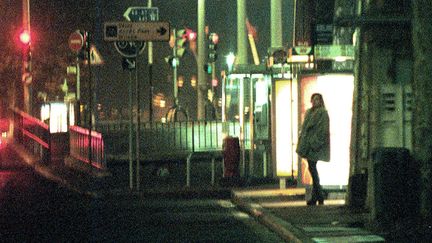 Une femme se prostitue dans les rues de Lyon. (MAXPPP)