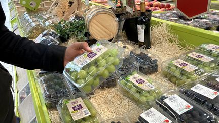 La France a décidé d'interdire la plupart des emballages plastiques de fruits et légumes à partir du 1er janvier 2022. (NICOLAS VALLAURI / MAXPPP)