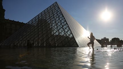 La&nbsp;pyramide du Louvre, à Paris, le 9 juillet 2016. &nbsp; (LUDOVIC MARIN / AFP)