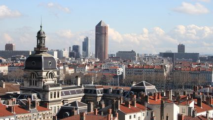 Vue g&eacute;n&eacute;rale de Lyon (Rh&ocirc;ne), en mars 2010, avec la tour Part-Dieu au second plan, dans le deuxi&egrave;me quartier d'affaires de France.&nbsp; (JEAN FRANCOIS FREY / MAXPPP)