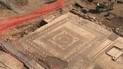 Une partie du passé de la ville d'Uzès dans le Gard ressort de terre. Lors de la préparation d'un chantier pour agrandir un lycée, une mosaïque a été découverte. Des vestiges exceptionnels. (FRANCE 3)