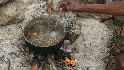 Les habitants de Madagascar sont habitués depuis très longtemps à être régulièrement impactés par le "Kere", le manque de nourriture au moment de la période de soudure (juste avant les premières récoltes, quand le grain de la récolte précédente est épuisé). Mais ces dernières années, ce phénomène s’est gravement intensifié. L'ONU estime les besoins à 67 millions d'euros pour la prochaine période de soudure qui commence en octobre 2021.&nbsp; &nbsp; &nbsp; (RIJASOLO /AFP)