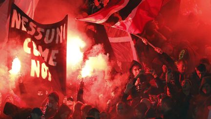 Un groupe de supporters niçois (VALERY HACHE / AFP)