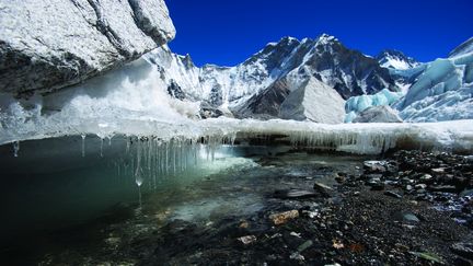 Un glacier au Nepal, le 15 avril 2009. (ICIMOD / ALEX TREADWAYT / MAXPPP)