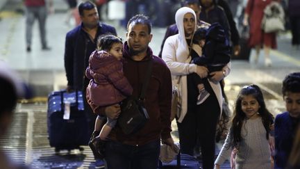 180 migrants demandeurs d'asile ont été débarqués ce 21 octobre dans le Port du Pirée près d'Athènes en Grèce (YANNIS KOLESIDIS / MAXPPP)