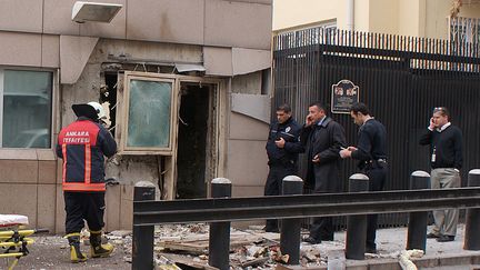 L'entr&eacute;e de l'ambassade des Etats-Unis &agrave; Ankara (Turquie), vendredi 1er f&eacute;vrier 2013.&nbsp; (STR / IHLES NEWS AGENCY / AFP)