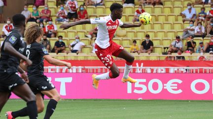 Le défenseur monégasque Benoit Badiashile a permis à Monaco, mené 2-0 en première période, d'égaliser (2-2). (VALERY HACHE / AFP)