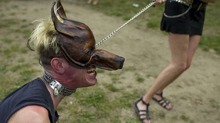 Au festival annuel Wave-Gotik-Treffen (Allemagne), on croise toutes sortes de cr&eacute;atures &eacute;tranges, le 26 mai 2012. (THOMAS PETER / REUTERS)